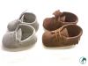 Baby schoentjes van zuiver leder grijs of bruin.